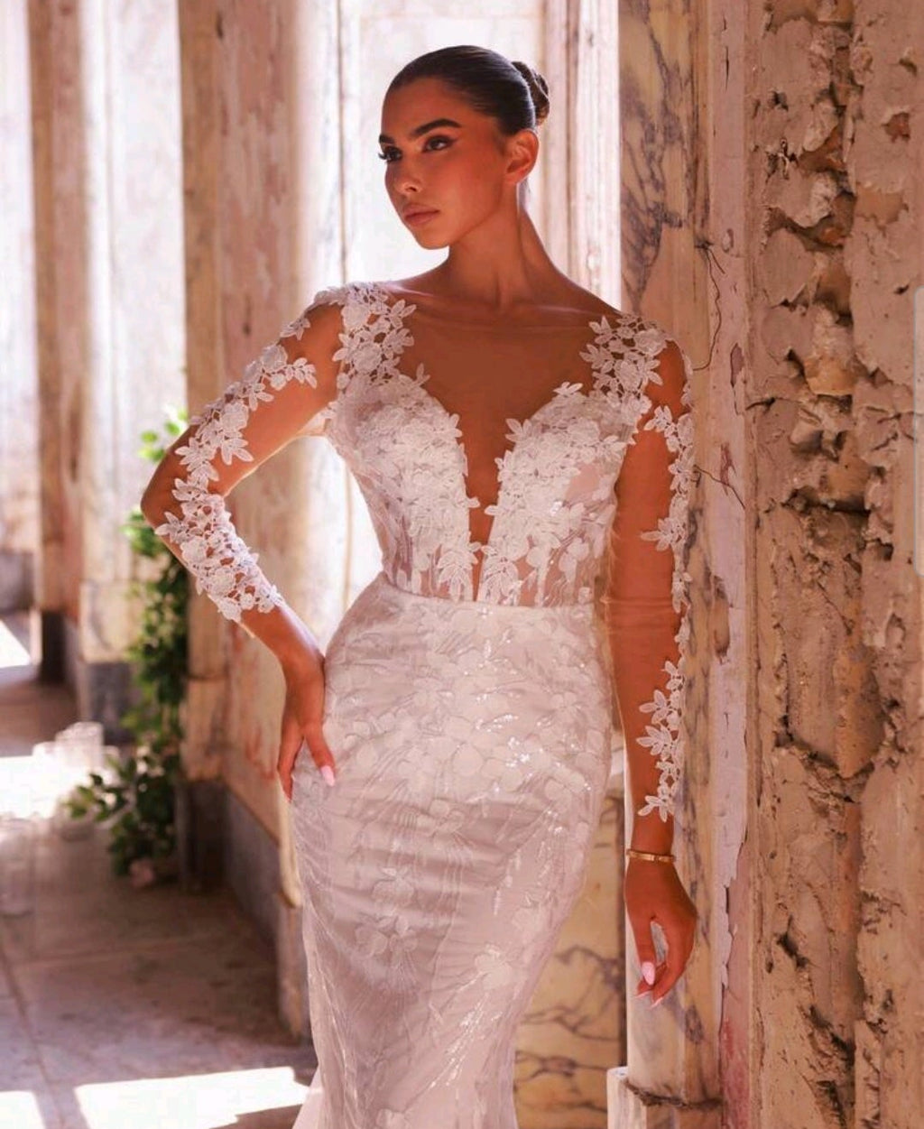 Vestido de Novia Sirena con Encaje Floral y Espalda Descubierta