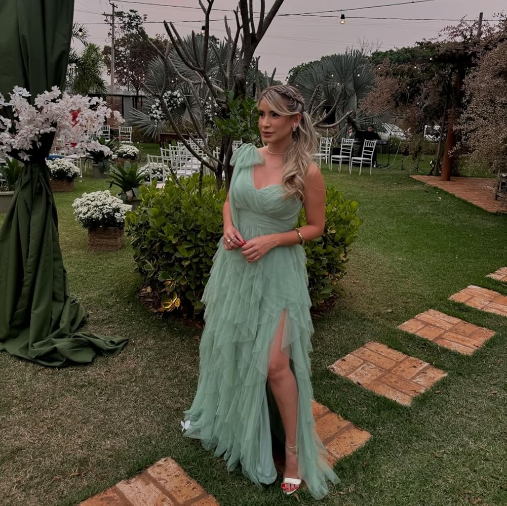 Vestido verde sage capas tul de una manga