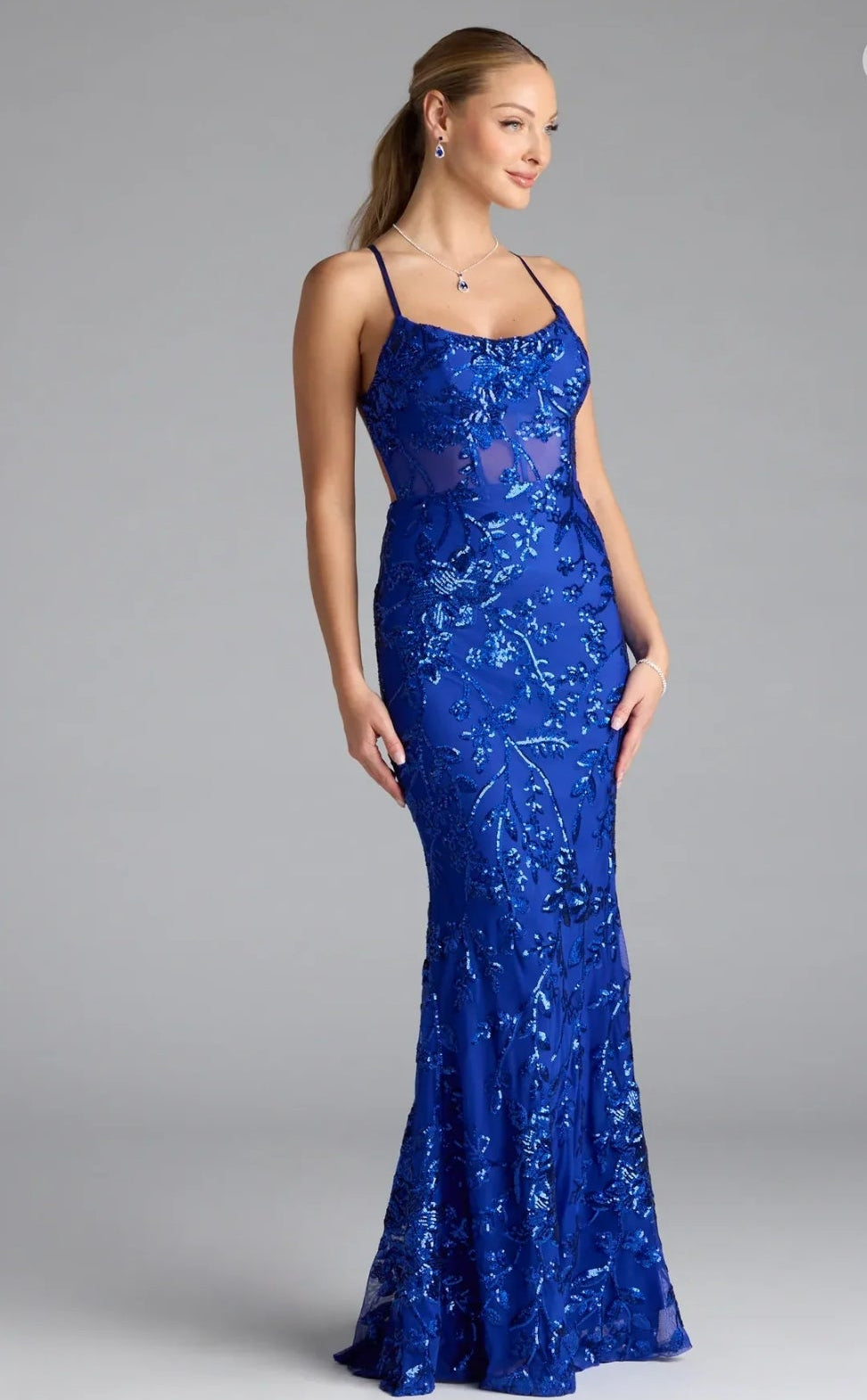 Vestido Artemis azul rey con varillas y transparencia espalda abierta
