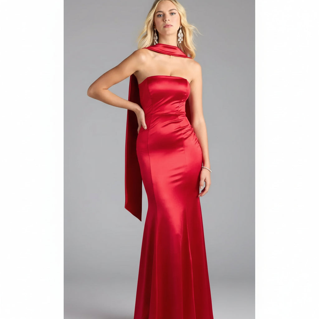 Vestido Chloe straple satinado, pegado al cuerpo