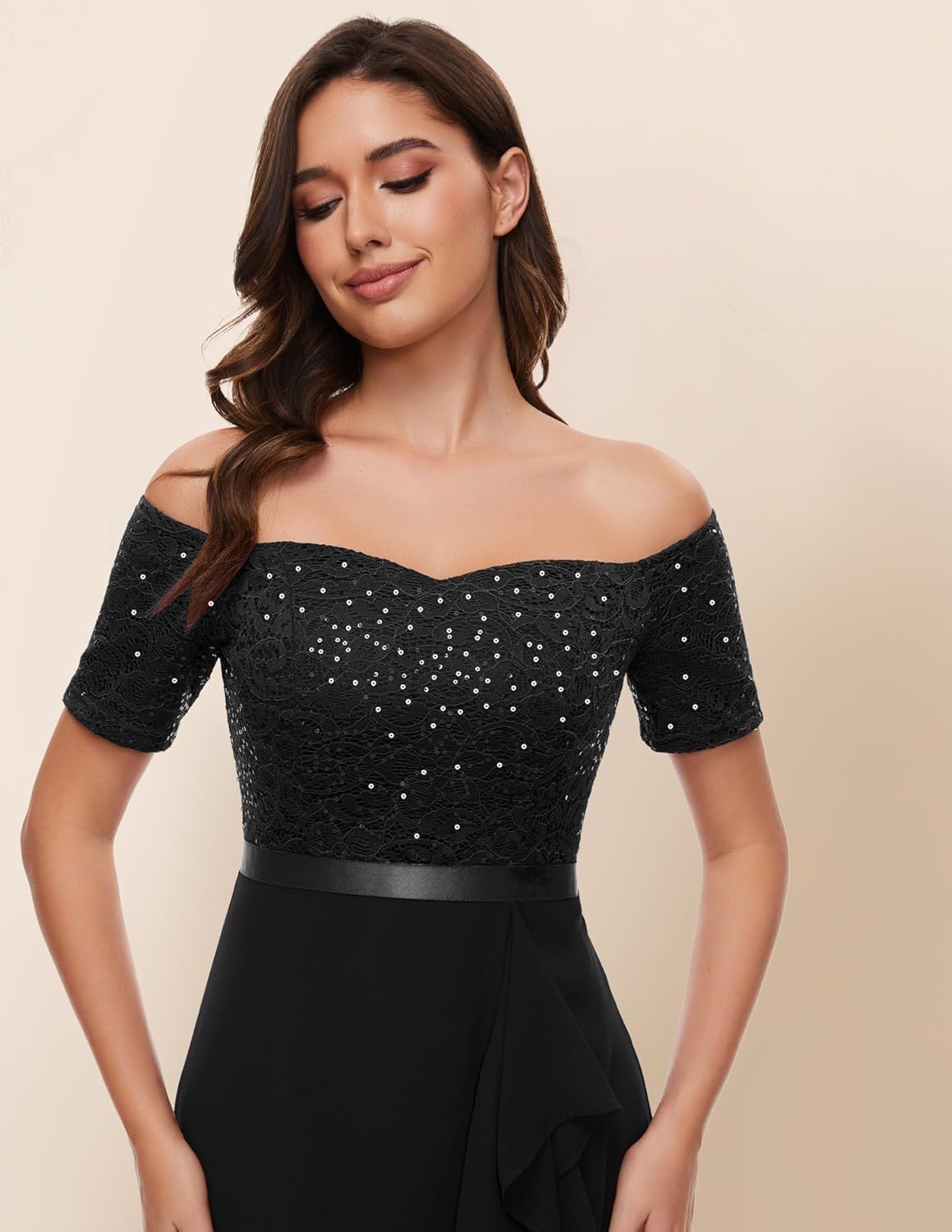 Vestido negro encaje lentejuelas off-the-shoulder y falda chiffon
