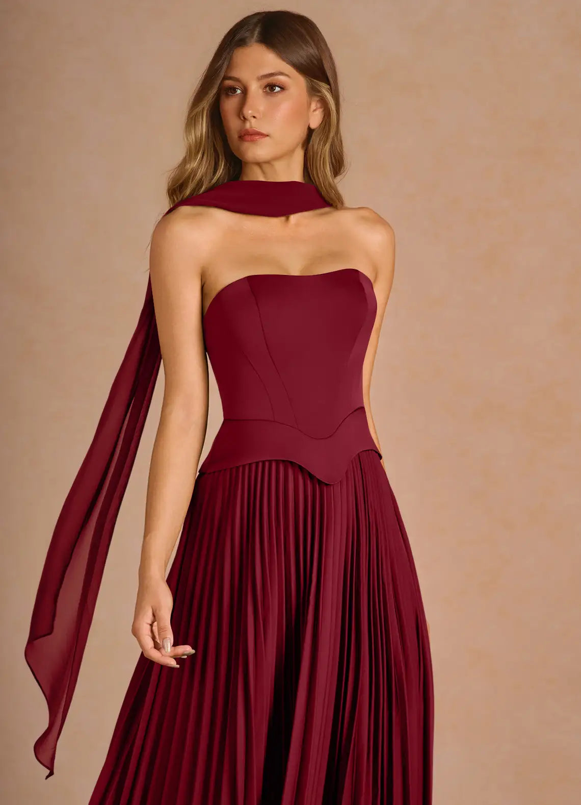 Vestido vino straple satinado falda plisada con corsé ajustable