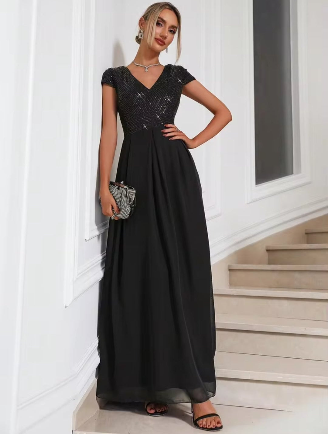 Vestido negro lentejuelas y falda chiffon