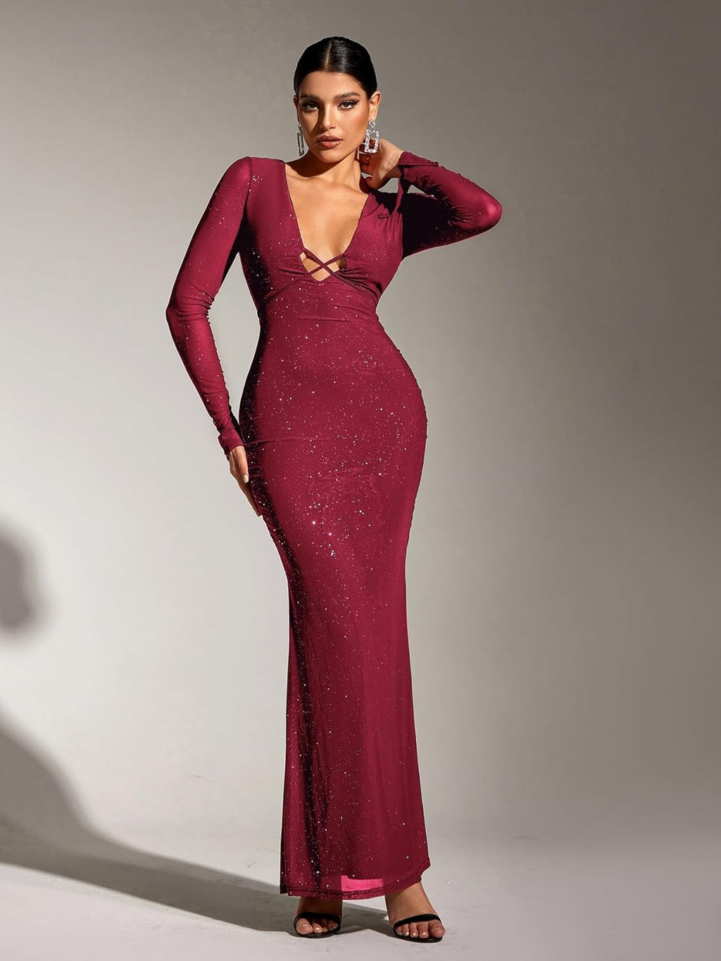 Vestido vino rojizo manga larga con escote pronunciado