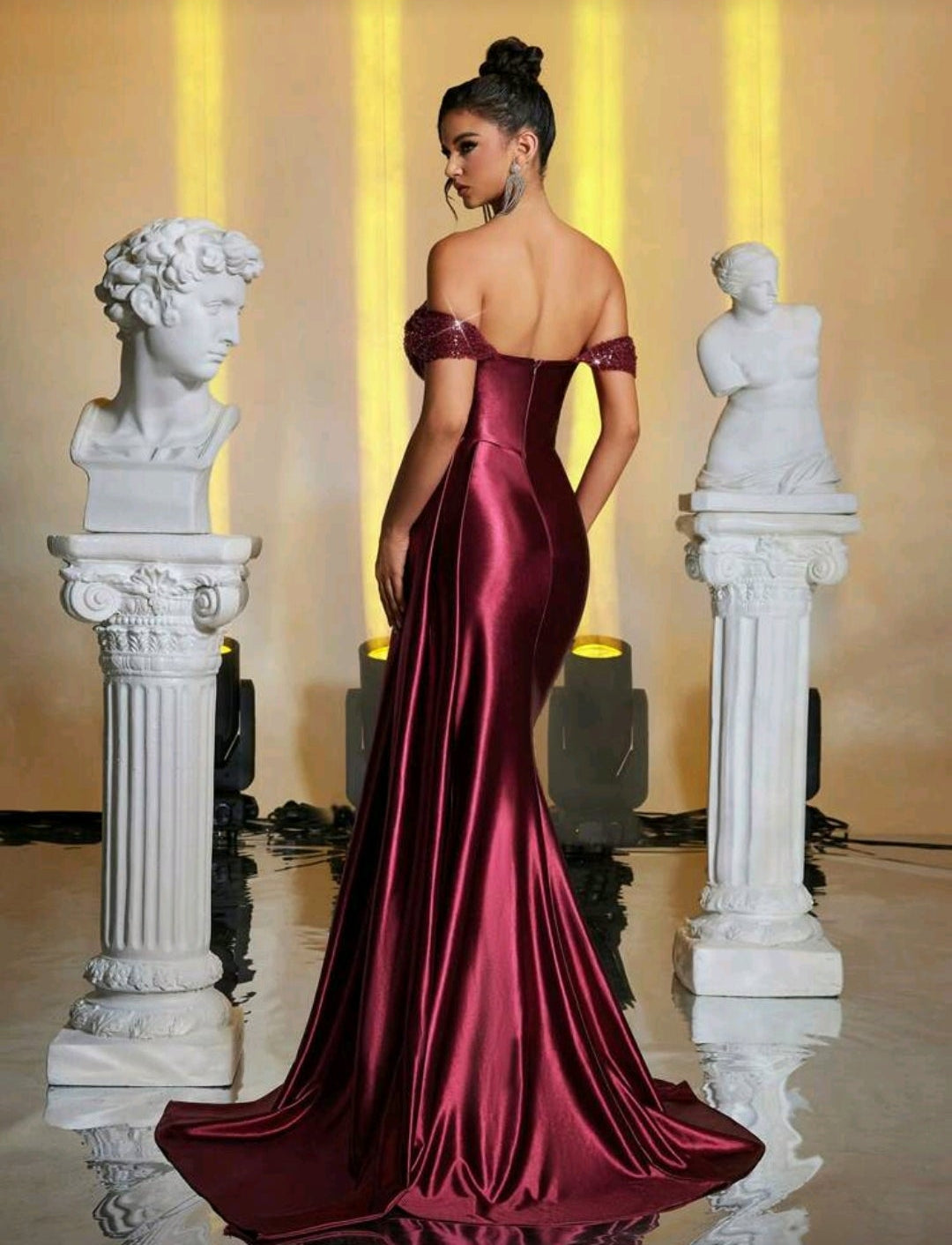 Vestido vino satinado manga caída