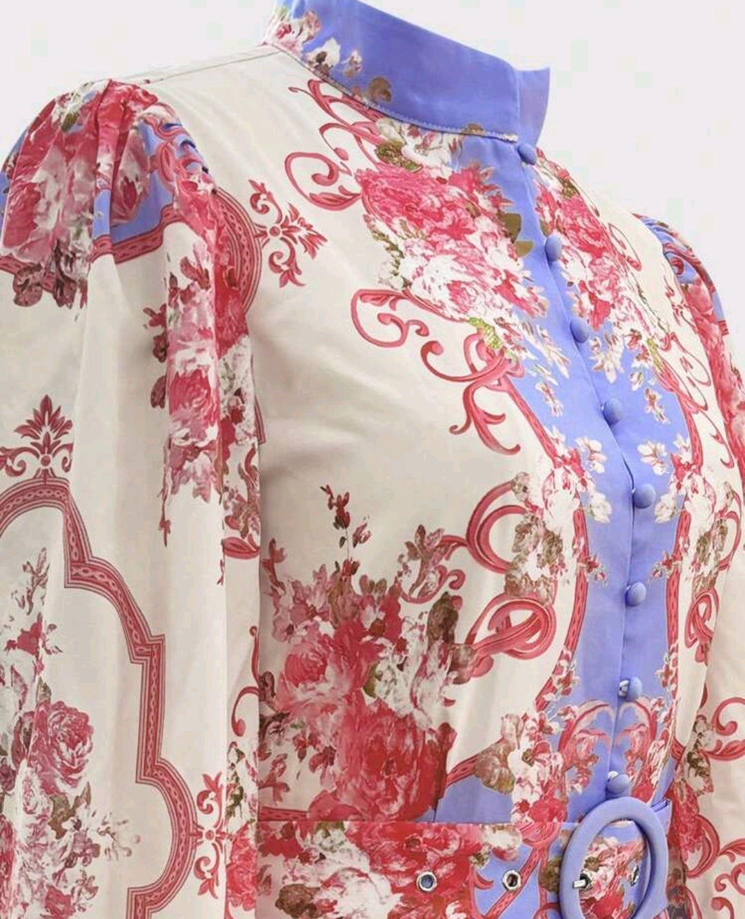 Vestido corto con estampado manga larga