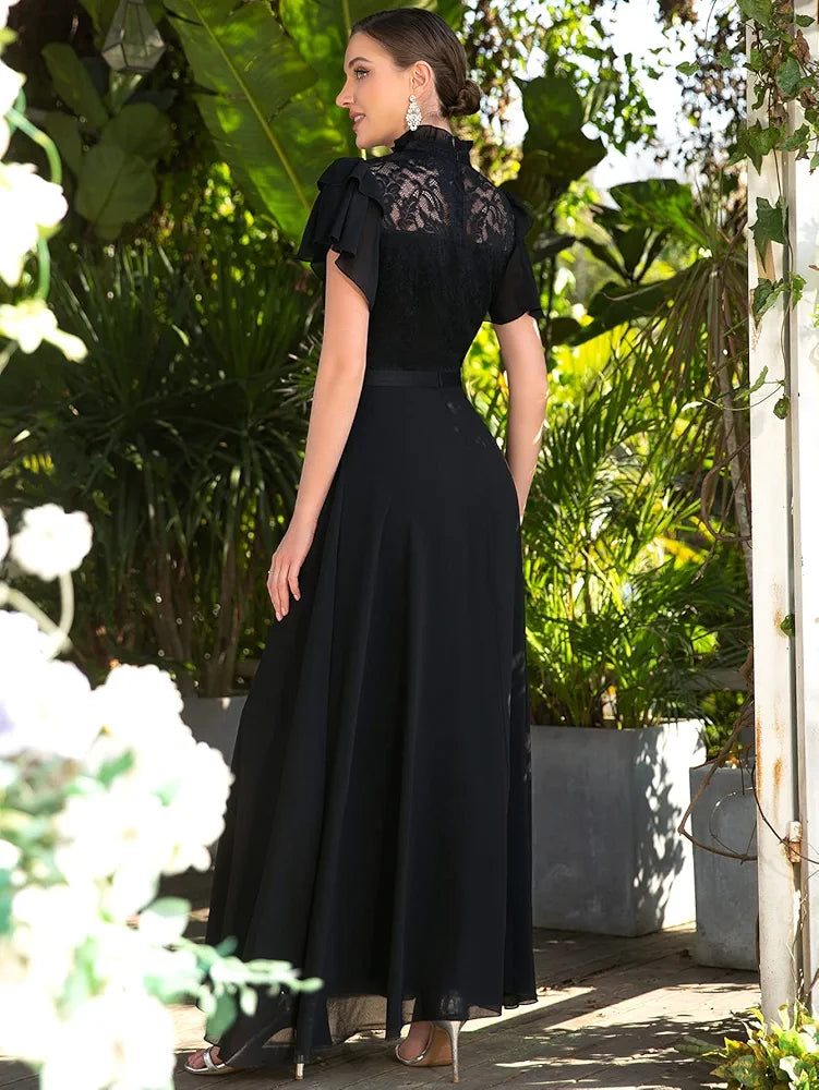 Vestido negro cuello alto con encaje y falda chiffon