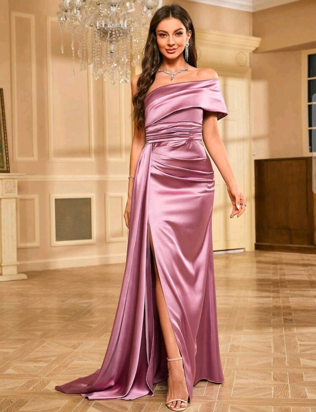 Vestido satinado de una manga