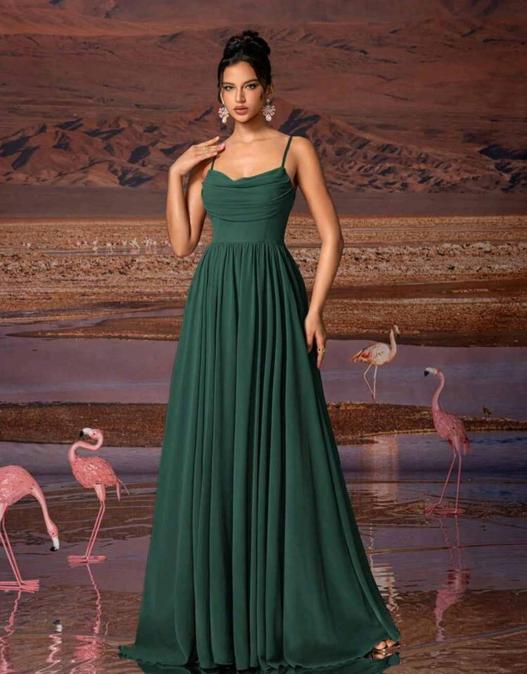 Vestido verde esmeralda corte A tirante delgado