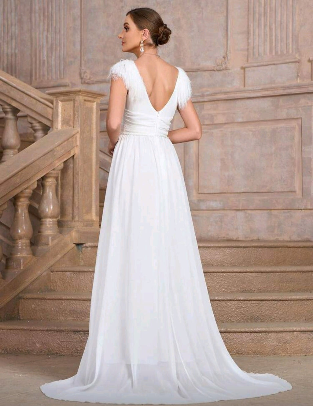 Vestido de Novia "Gala Imperial" con Detalles de Plumas