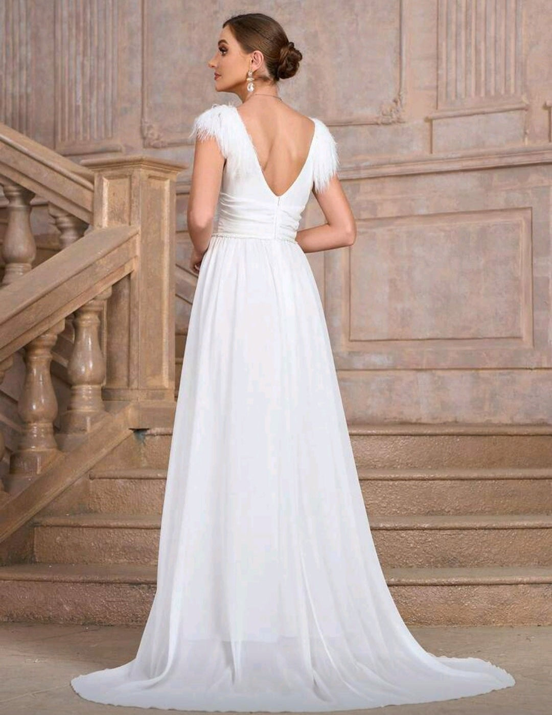 Vestido de Novia "Gala Imperial" con Detalles de Plumas