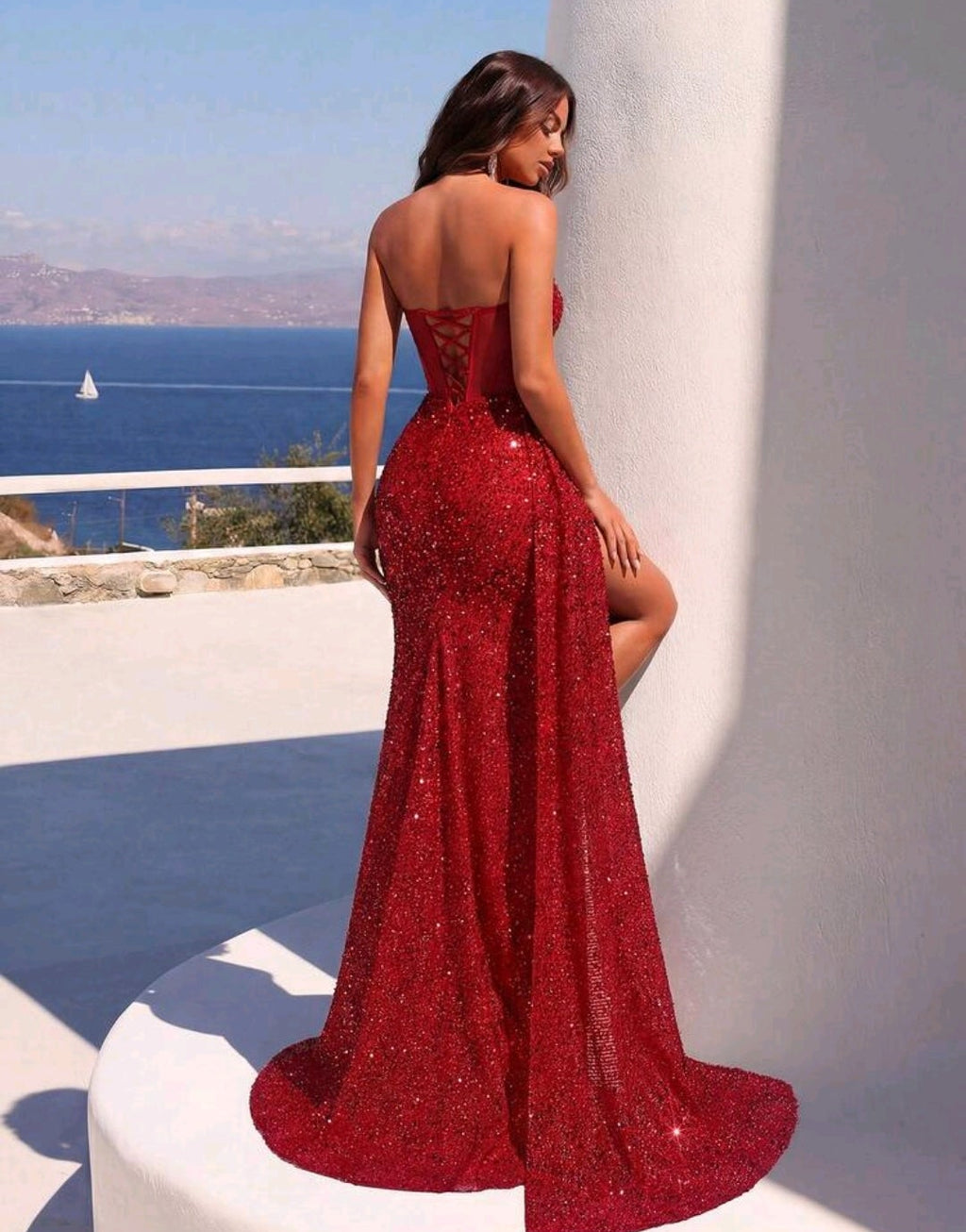 Vestido rojo straple con corsé ajustable lentejuelas