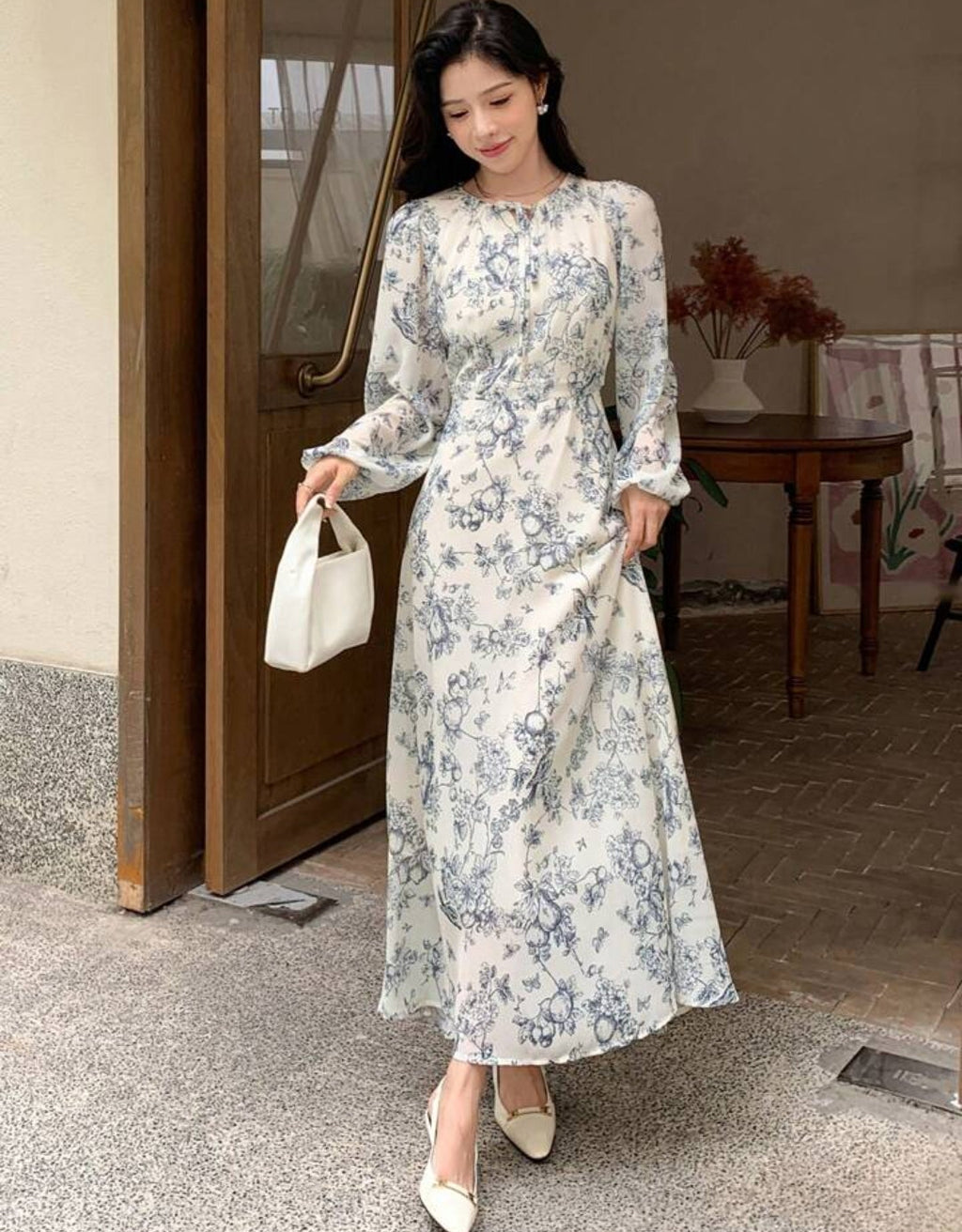 Vestido manga larga con estampado floral grisáceo