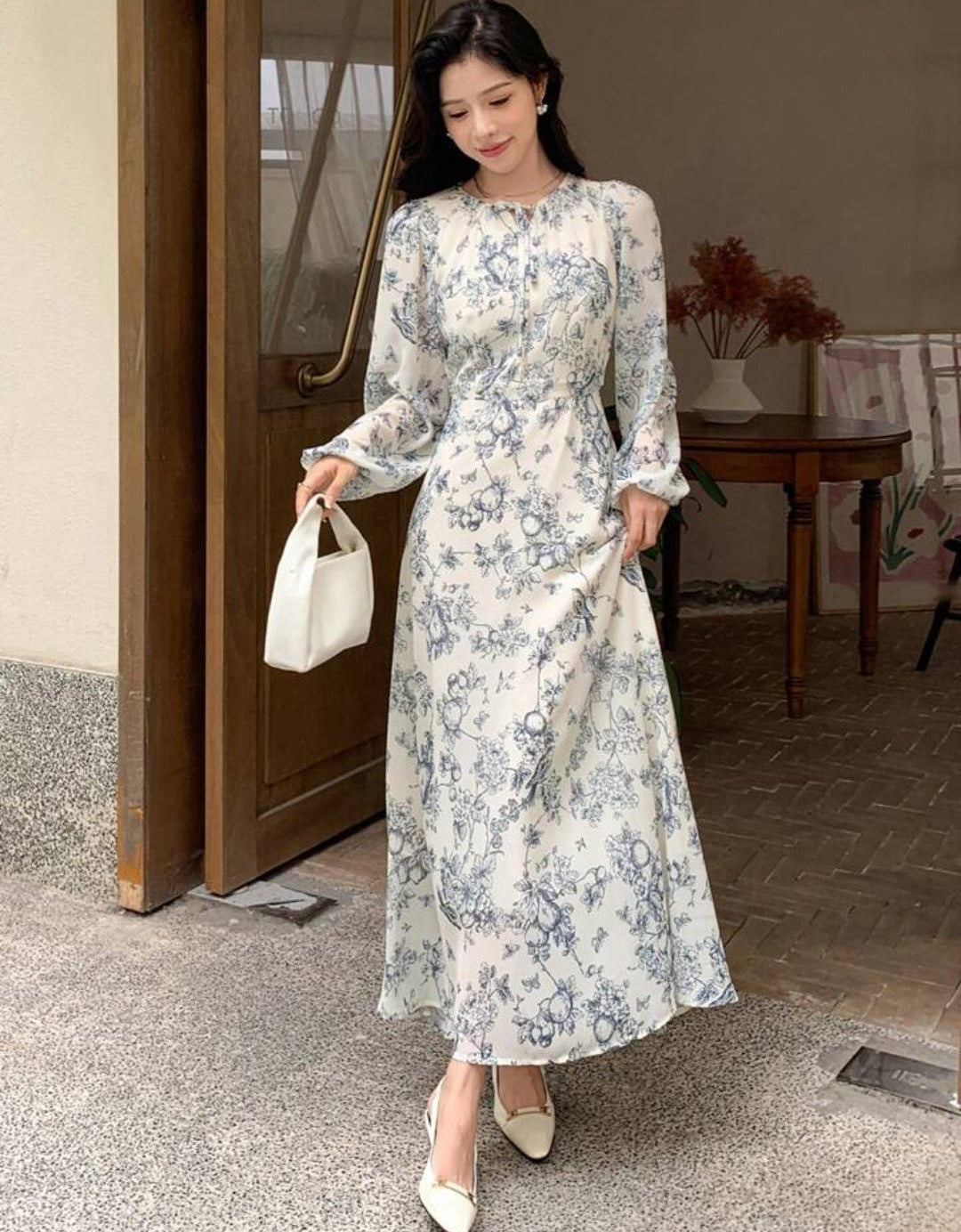 Vestido manga larga con estampado floral grisáceo