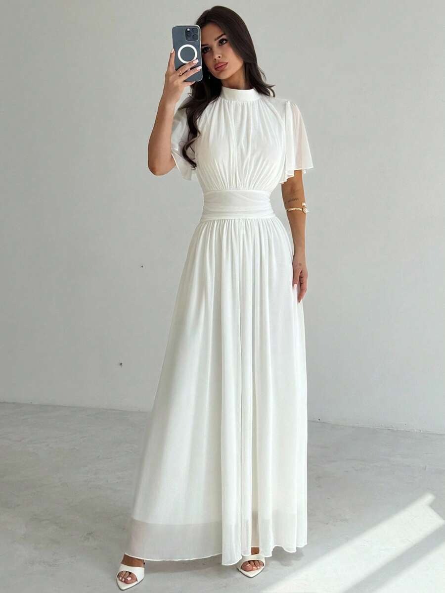 Vestido blanco manga corta con cuello alto corte A