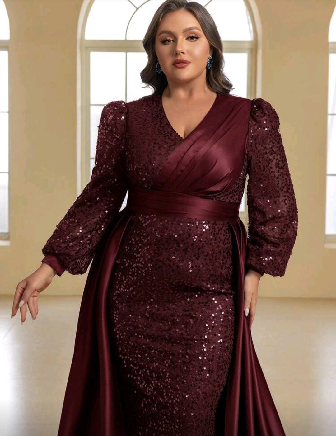 Vestido vino lentejuelas y falda satinada manga larga
