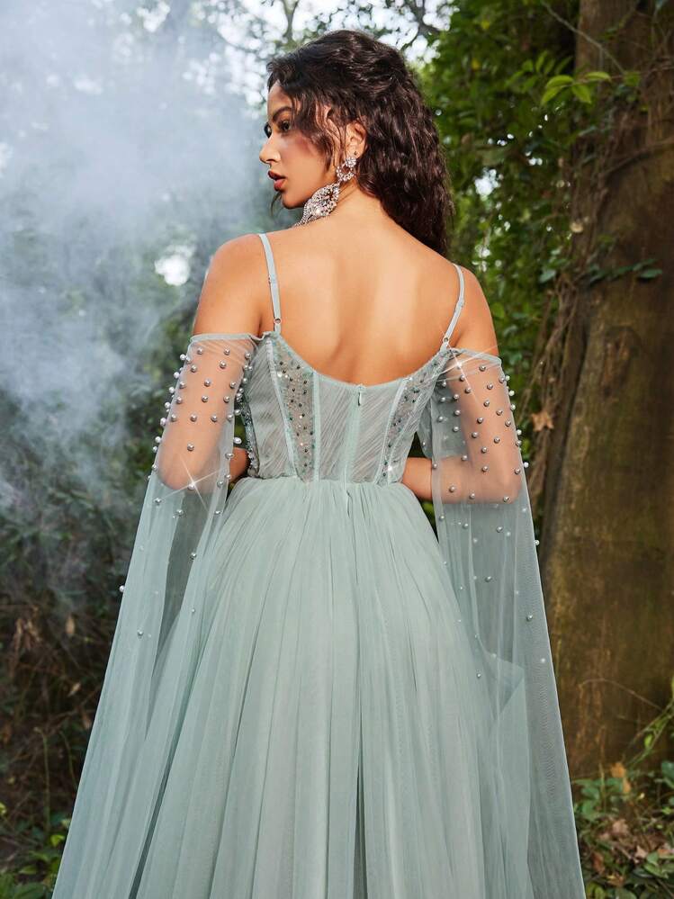 Vestido verde sage con transparencia manga capa de  tul