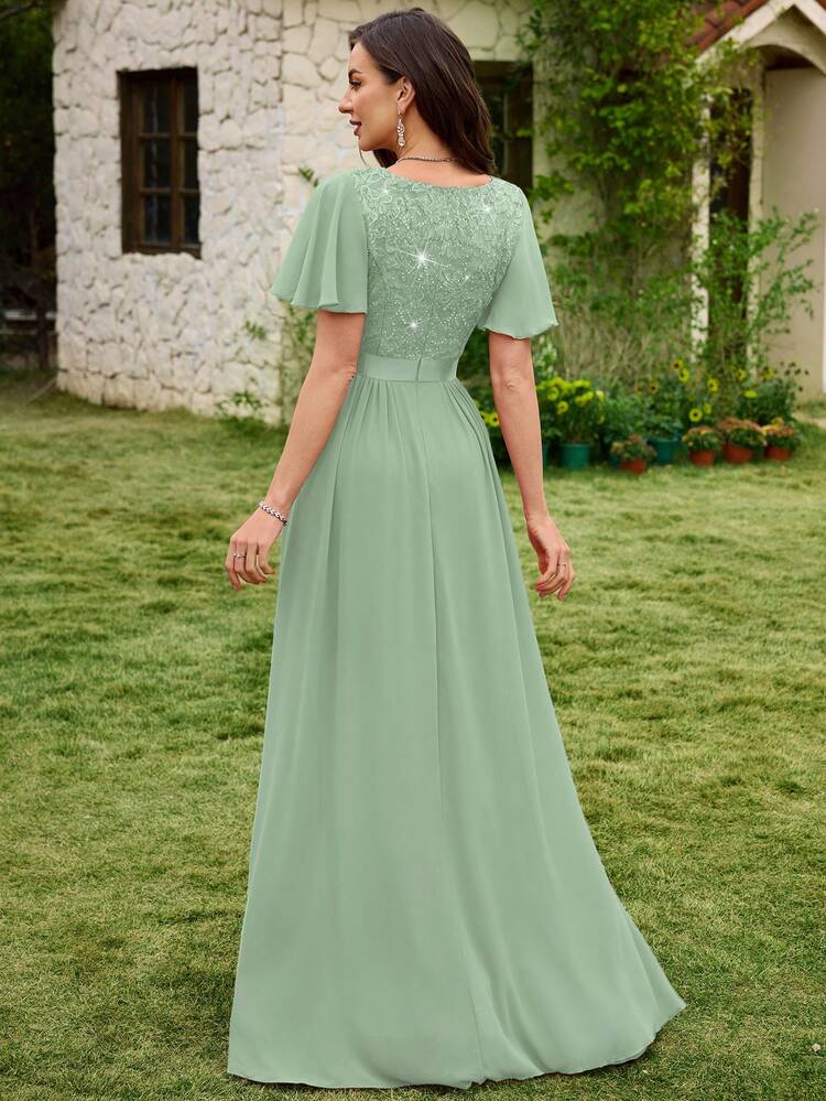 Vestido verde sage con abertura lateral corte A