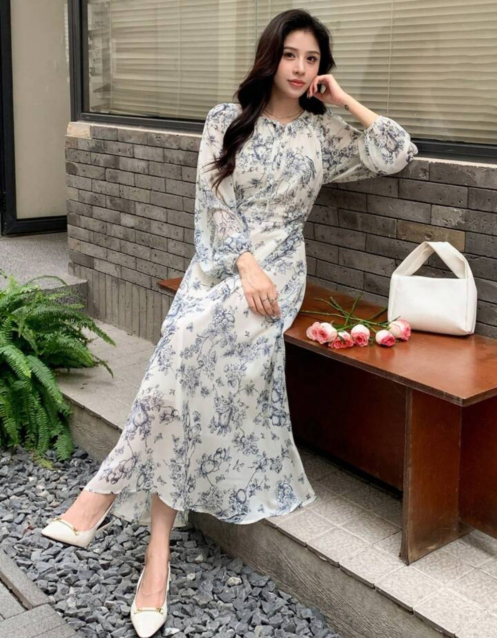 Vestido manga larga con estampado floral grisáceo