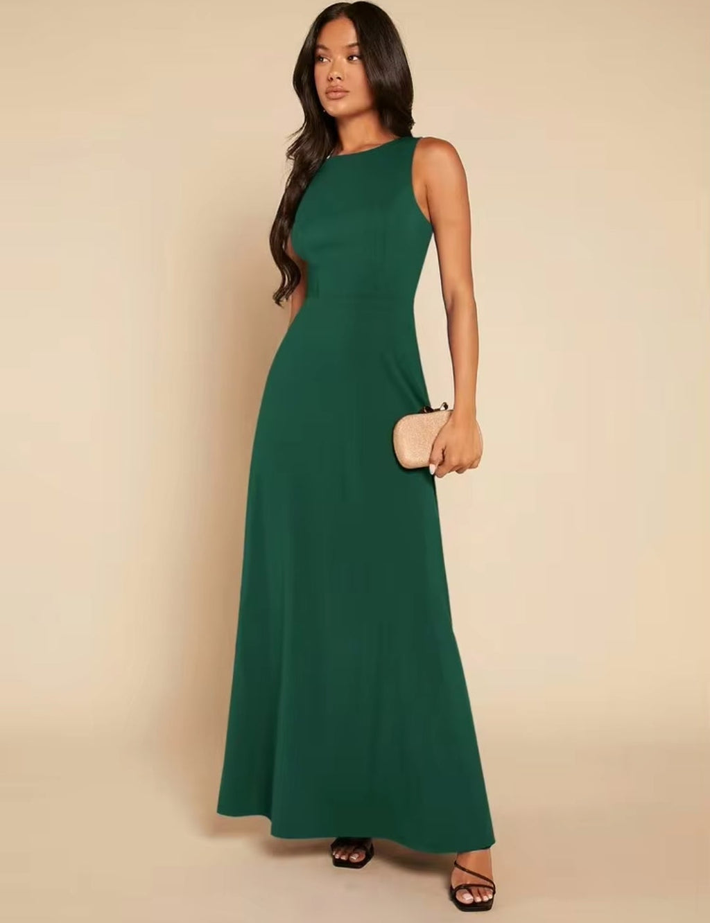 Vestido verde esmeralda formal con espalda semi abierta