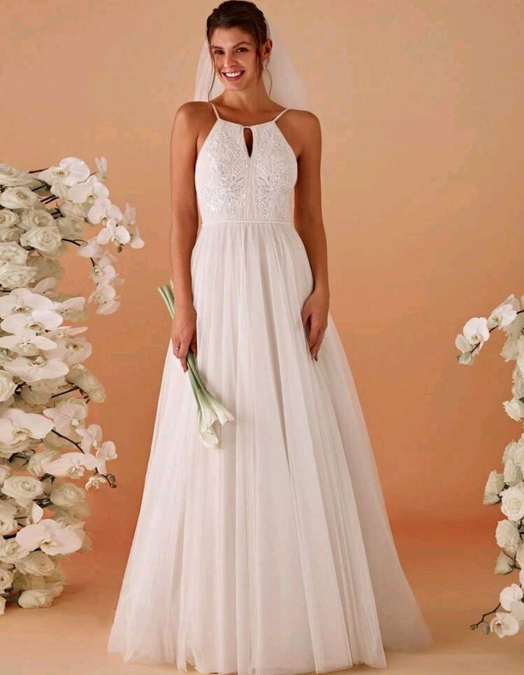 Vestido de Novia Romántico en Tul con Corpiño de Encaje y Escote Halter Keyhole