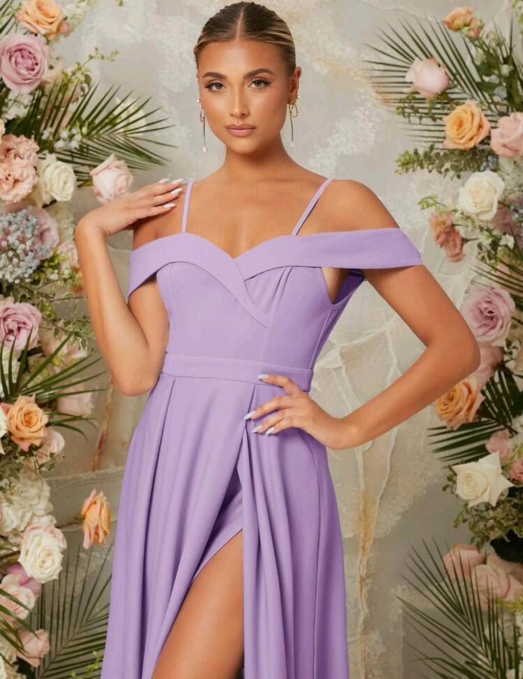 Vestido lila off-the-shoulder corte A