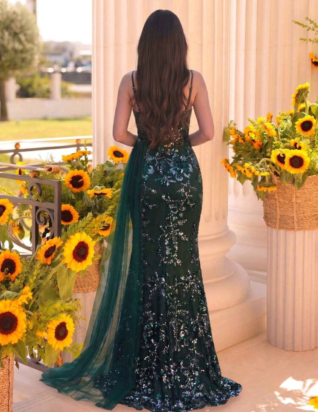 Vestido verde con lentejuelas y transparencia