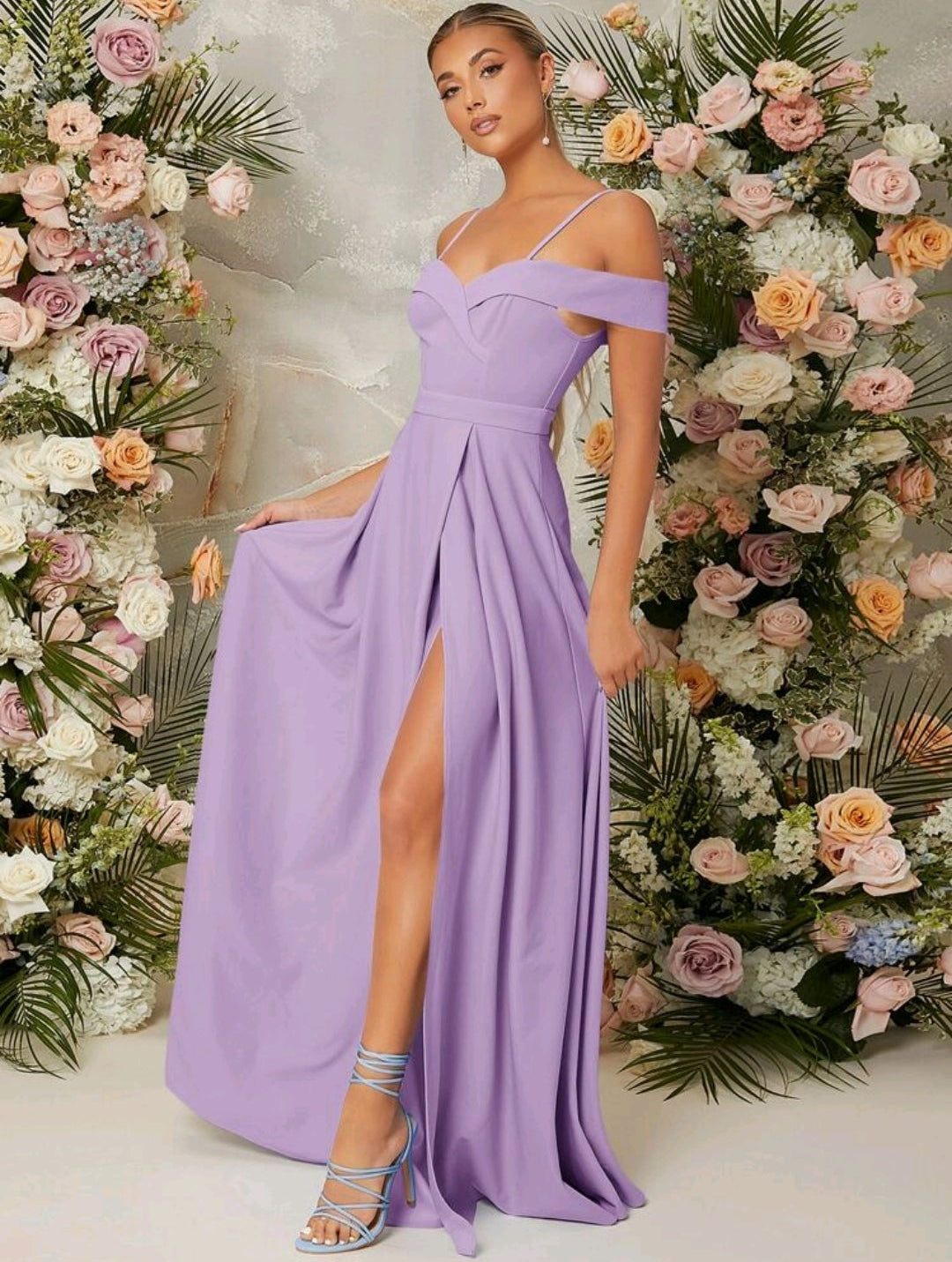 Vestido lila off-the-shoulder corte A