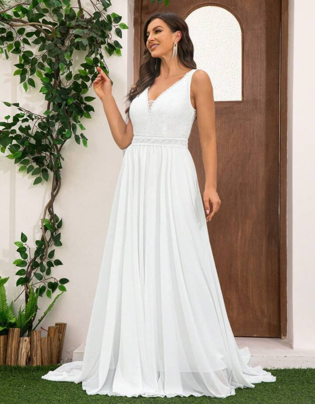 Vestido de Novia Romántico en Gasa y Encaje Floral con Escote en V