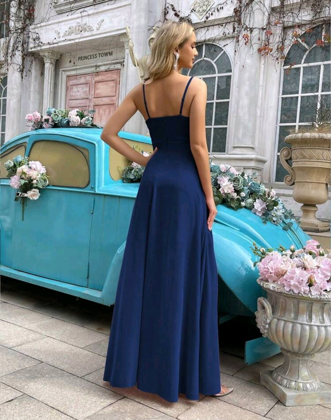 Vestido azul marino tirante delgado corte A