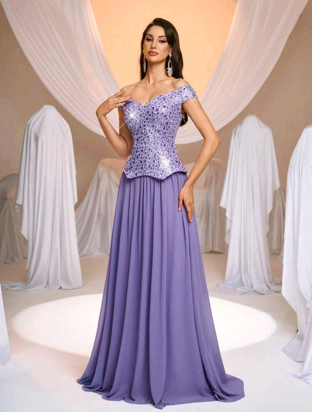 Vestido lila off-the-shoulder lentejuelas y falda chiffon