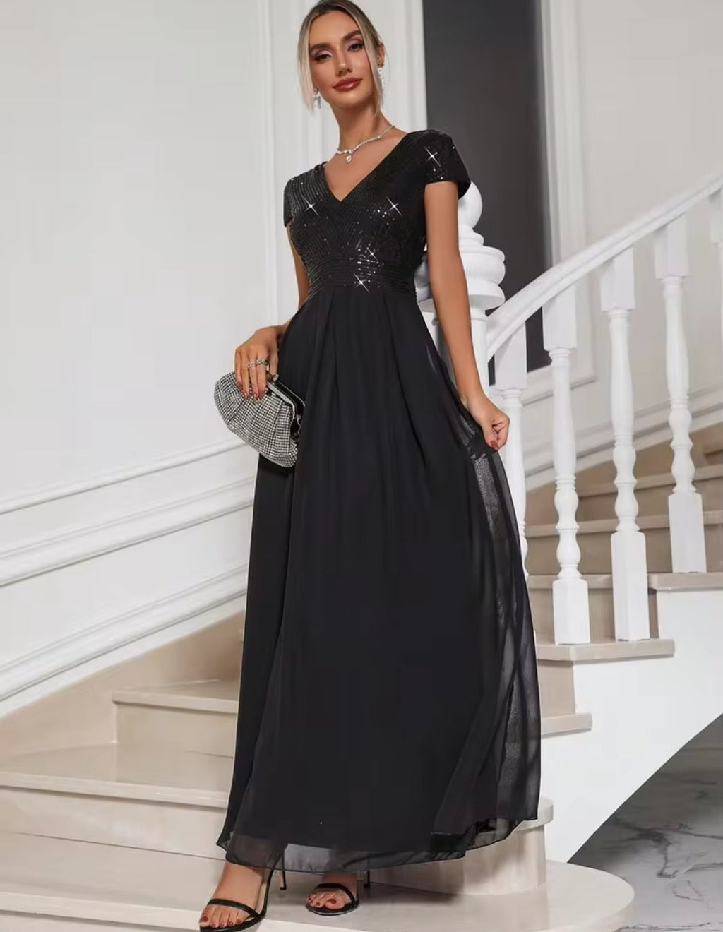 Vestido negro lentejuelas y falda chiffon