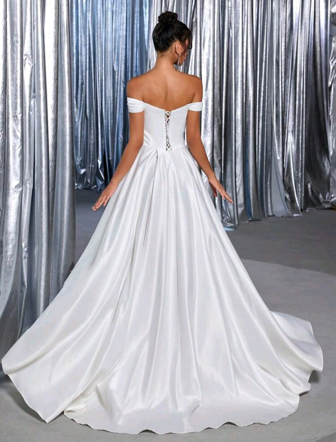 Vestido de Novia – Elegancia Minimalista y Moderna
