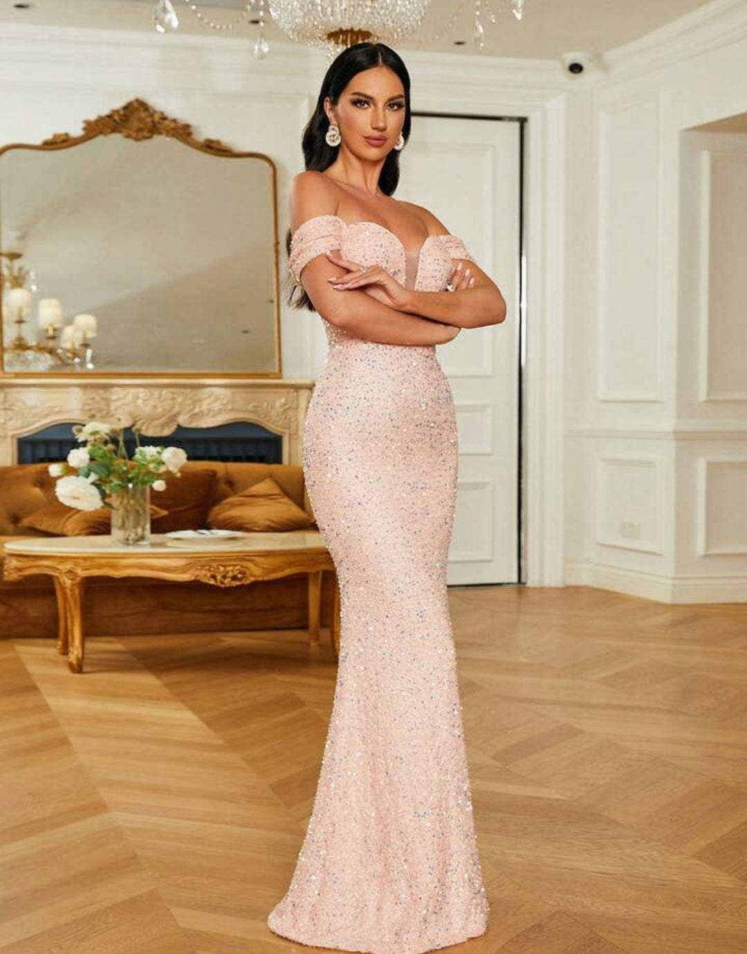 Vestido rosa nude con lentejuelas tornasol corte sirena