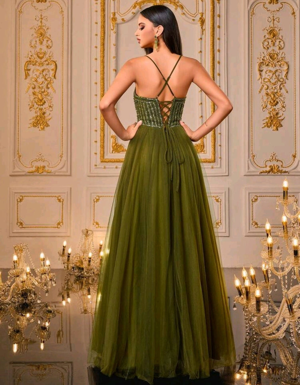Vestido verde oliva bordado con pedrería
