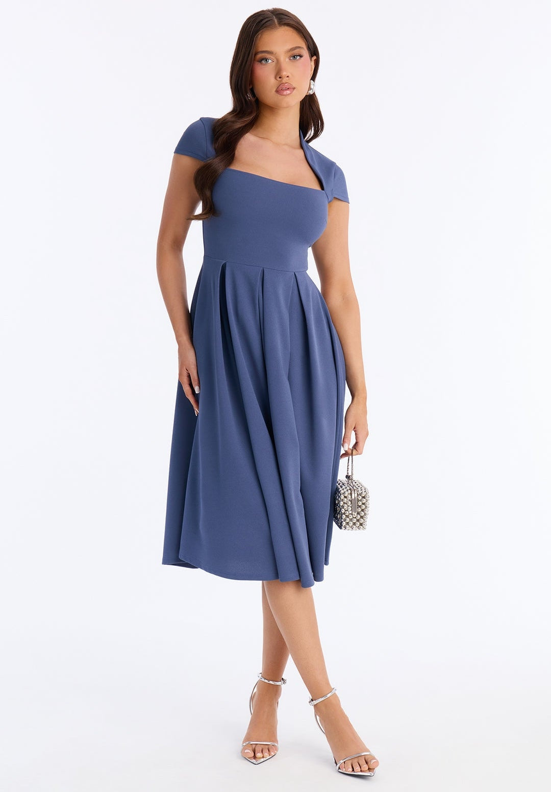 Vestido dusty blue con escote cuadrado midi