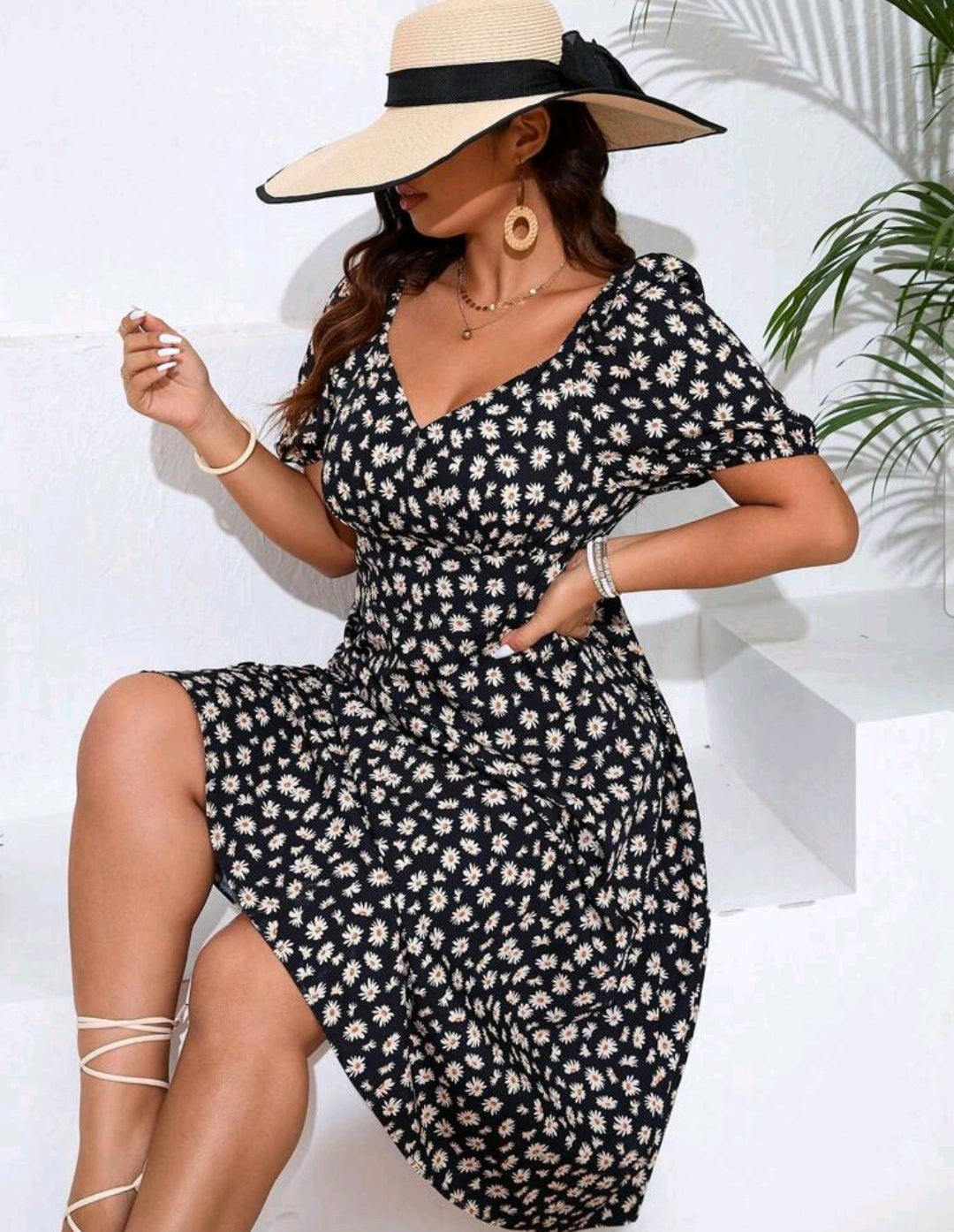 Vestido negro con flores blancas y amarillo