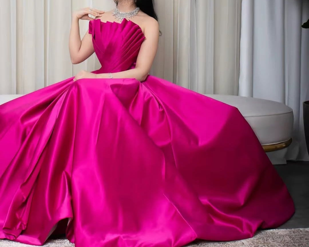 Vestido 15 años fucsia straple con poco volumen