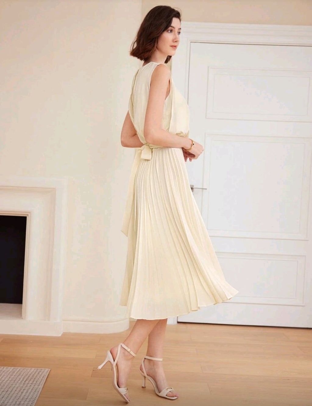 Vestido beige formal plisado