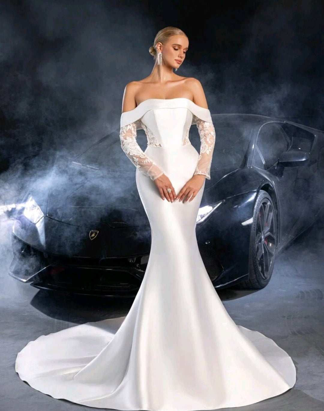 Vestido de Novia "Siren Elegance": Satén y Encaje Floral
