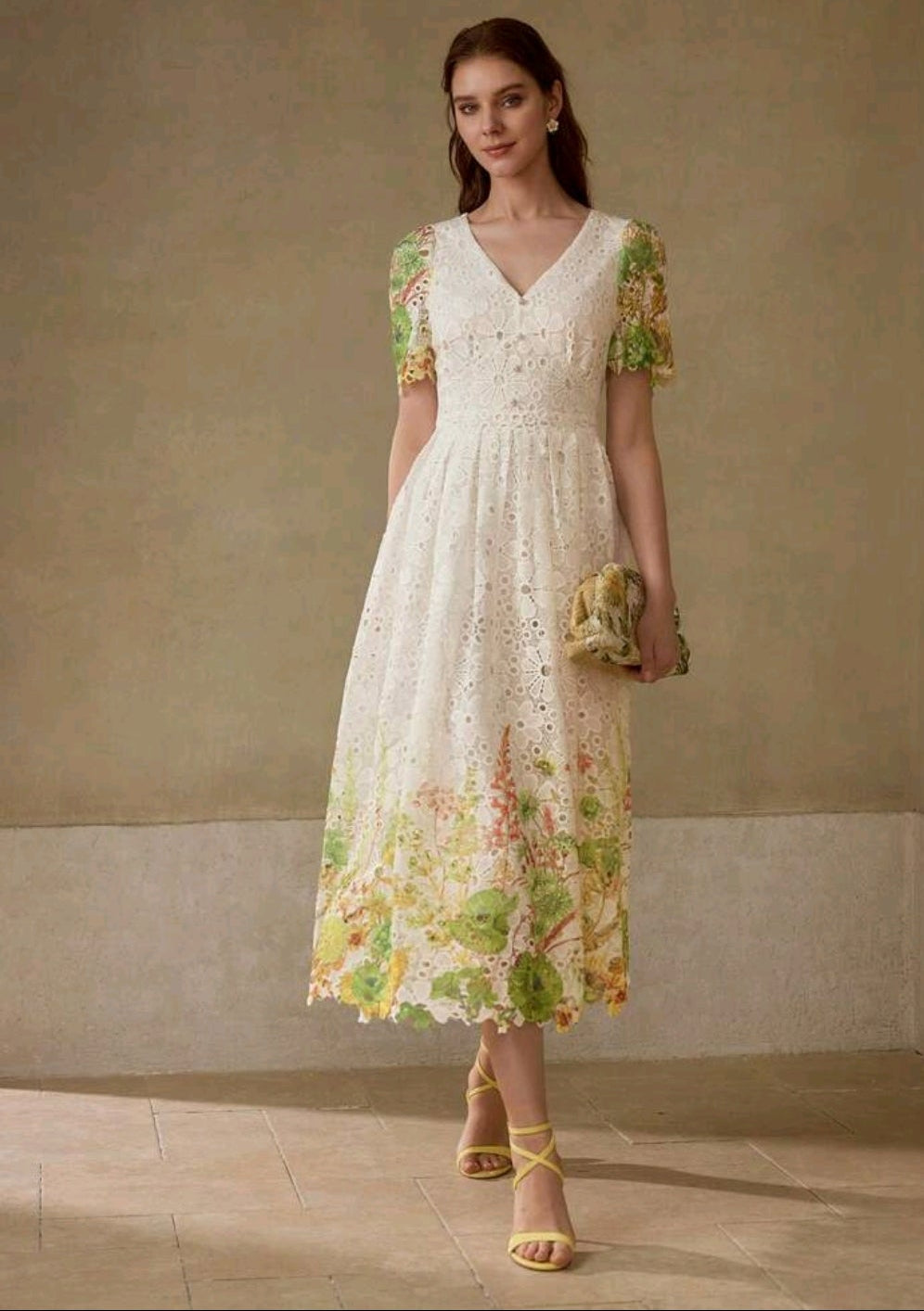 Vestido blanco con estampado floral midi