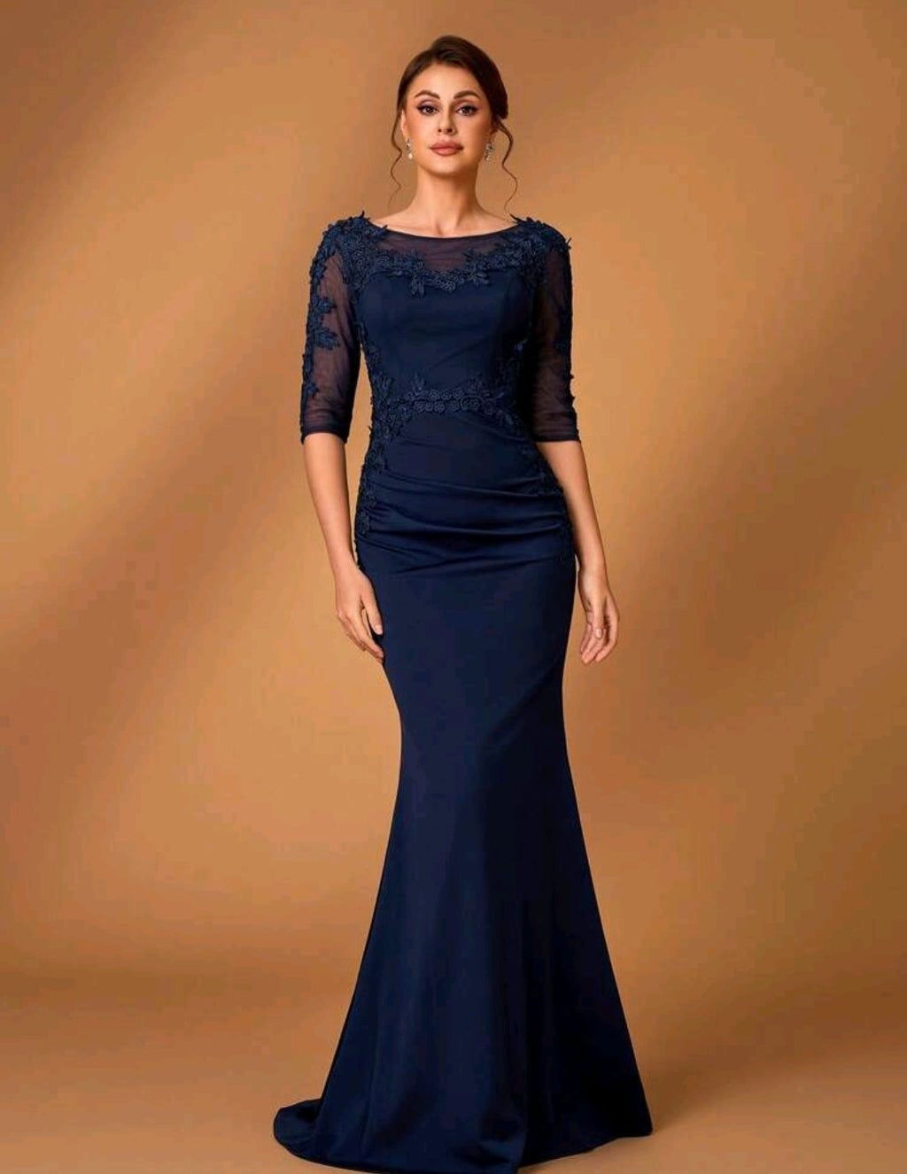 Vestido azul marino pegado al cuerpo manga 3/4