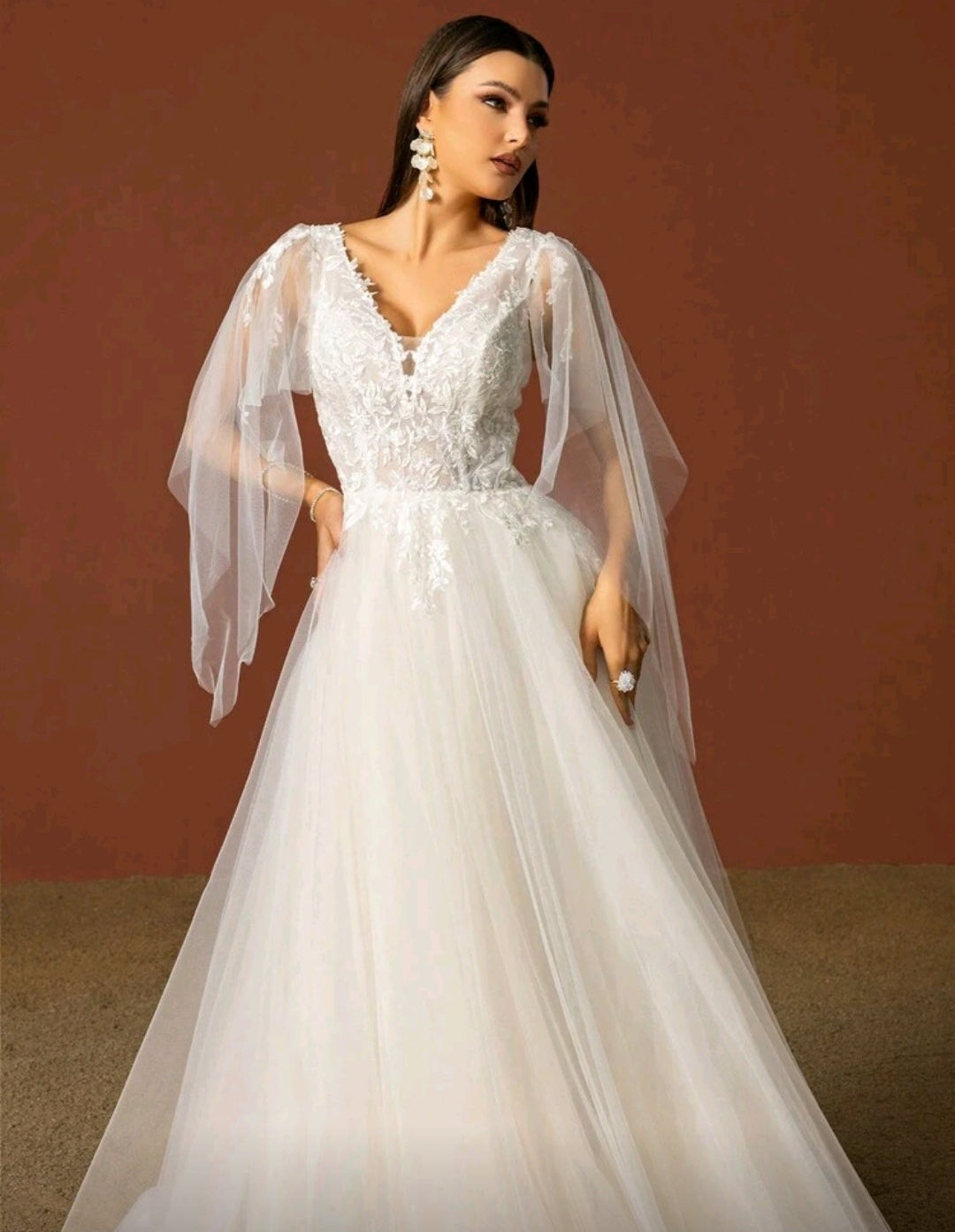 Vestido de Novia "Encanto Etéreo" con Mangas de Capa en Tul