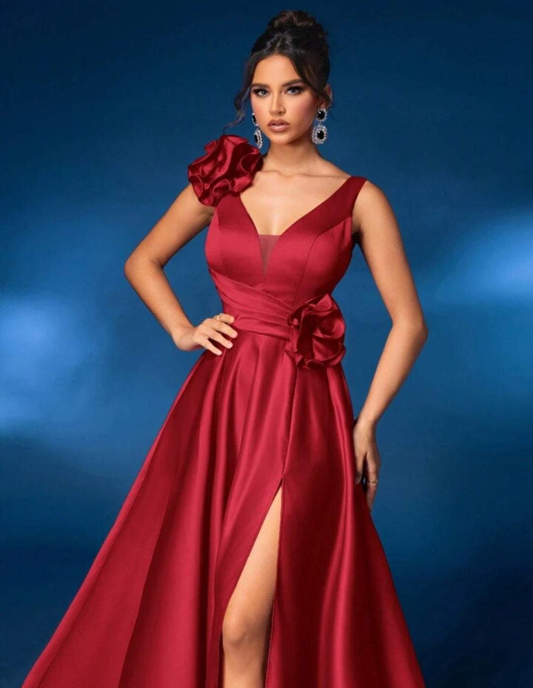 Vestido vino con abertura lateral escote en V