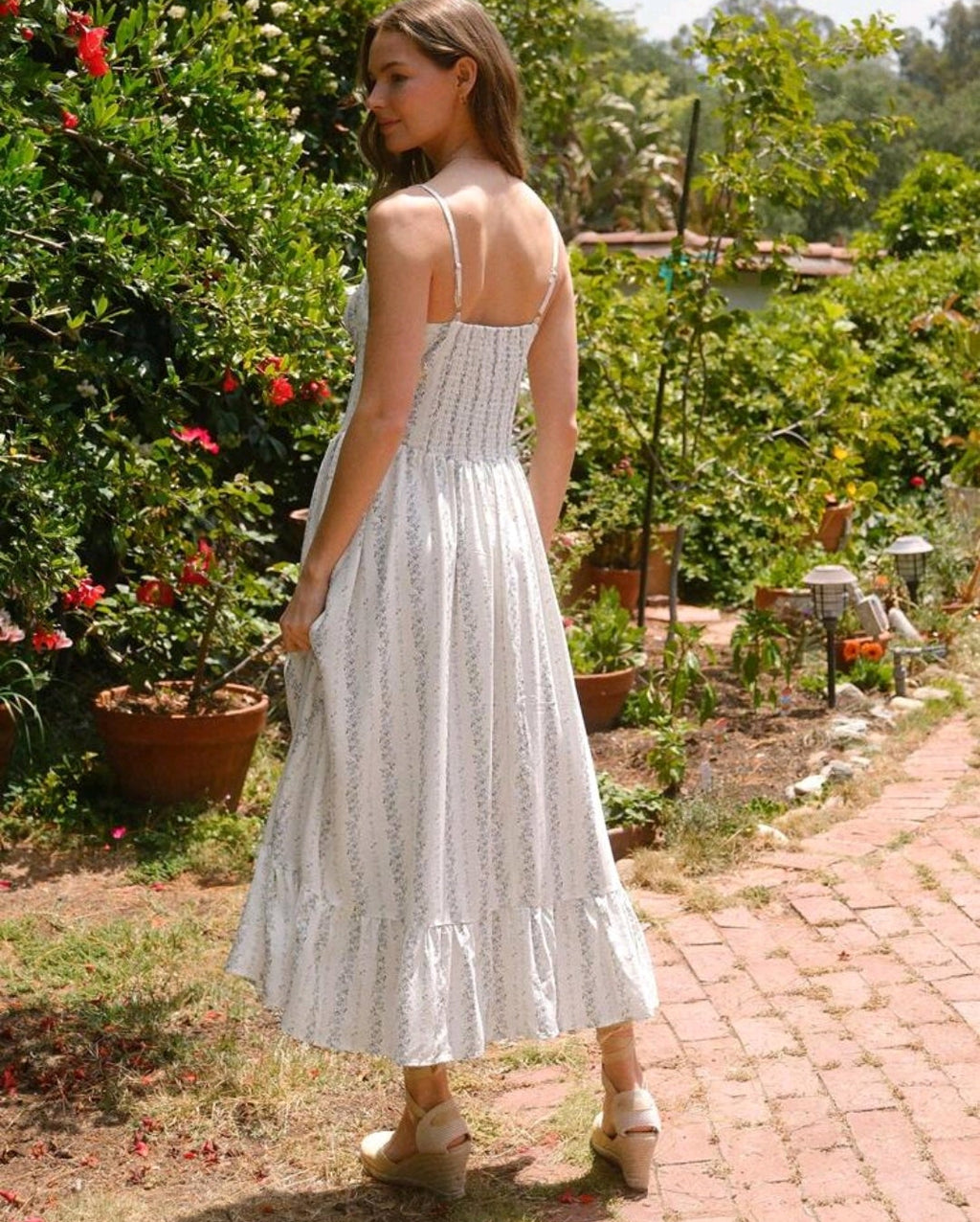 Vestido blanco con estampado flores pequeñas azules