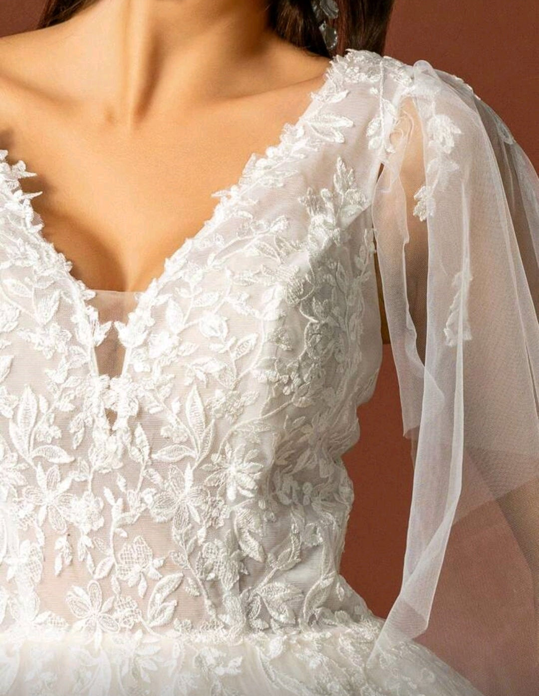 Vestido de Novia "Encanto Etéreo" con Mangas de Capa en Tul