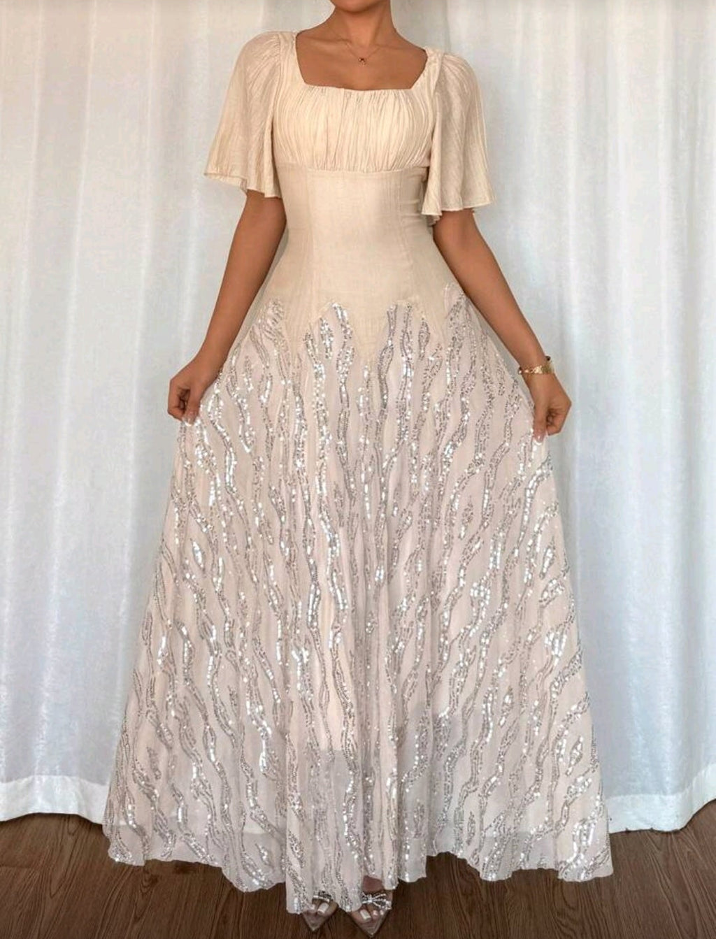 Vestido color Apricot con lentejuelas plateadas