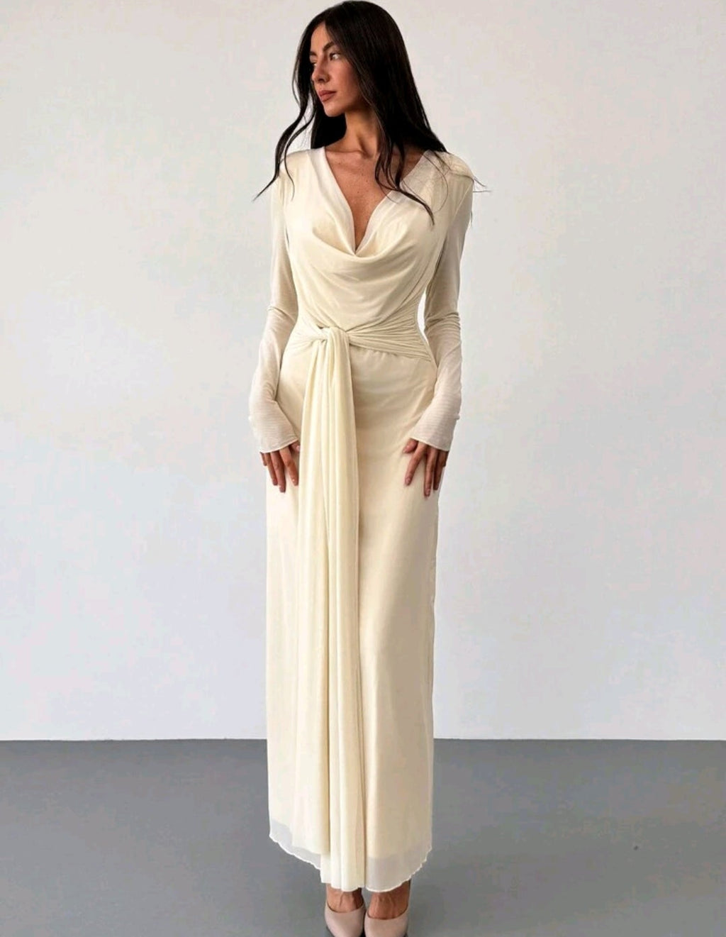 Vestido Ivory manga larga pegado al cuerpo