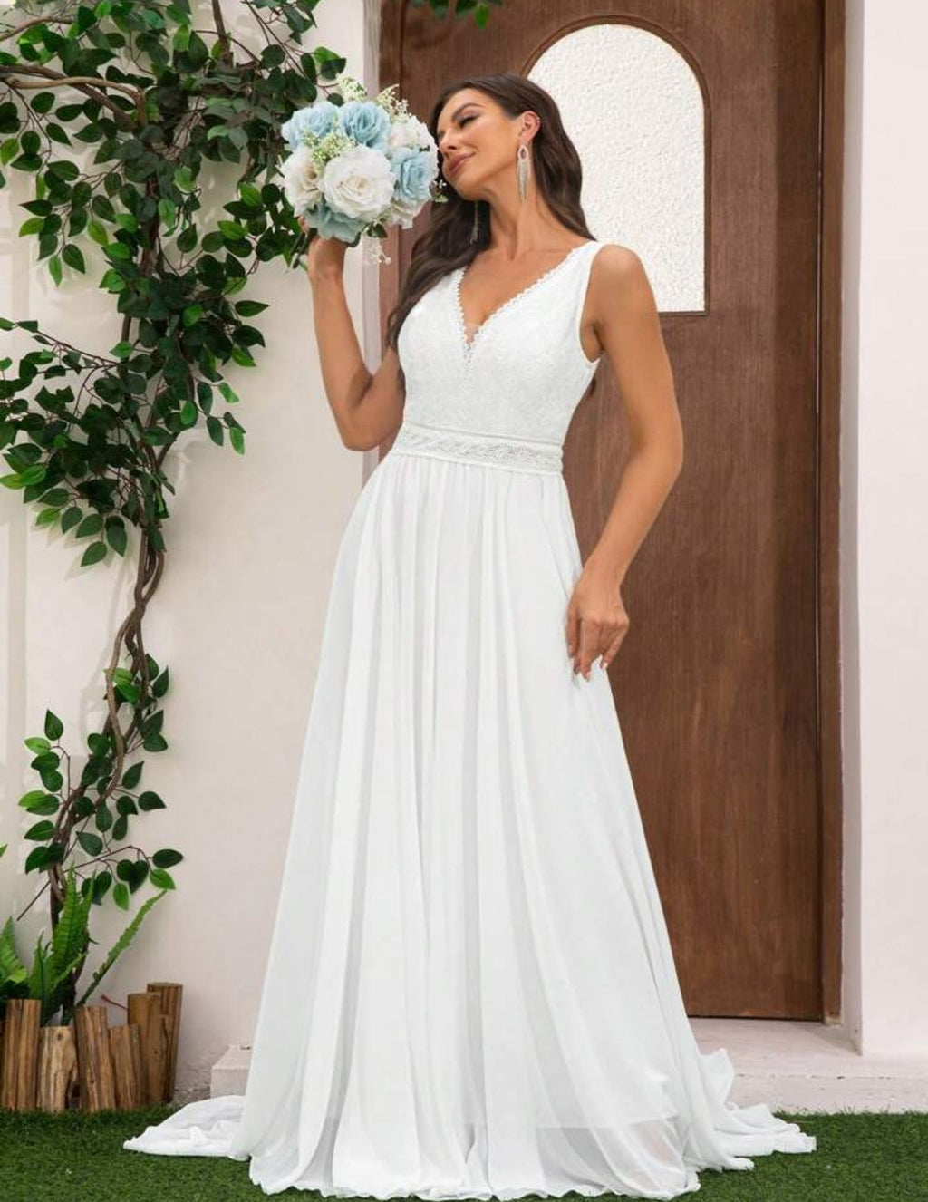 Vestido de Novia Romántico en Gasa y Encaje Floral con Escote en V