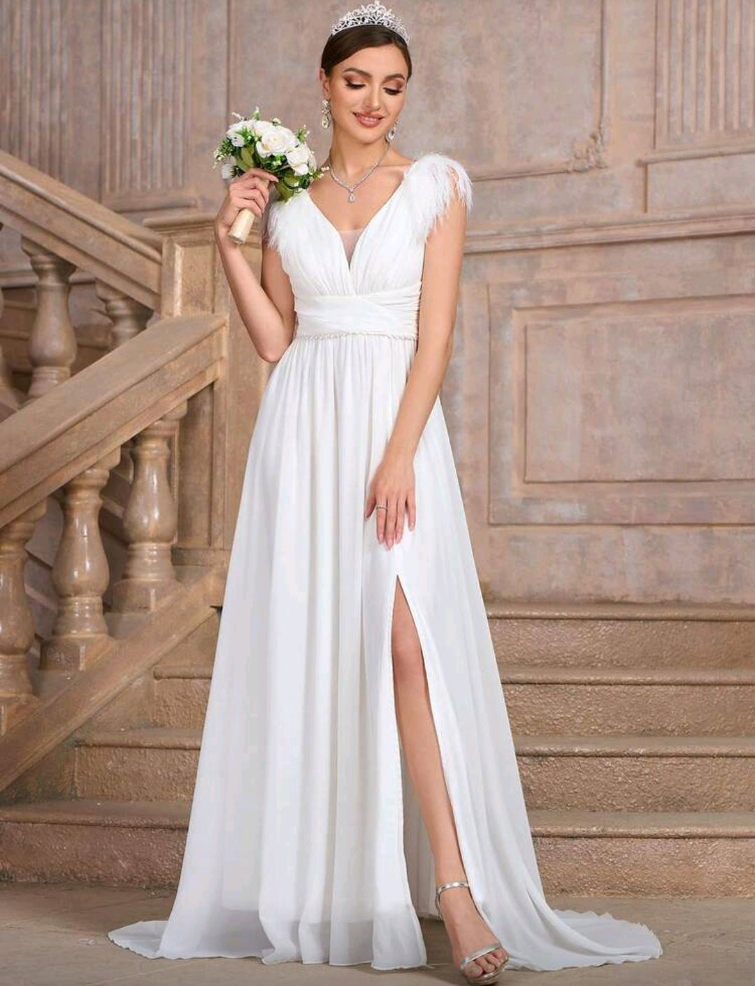 Vestido de Novia "Gala Imperial" con Detalles de Plumas